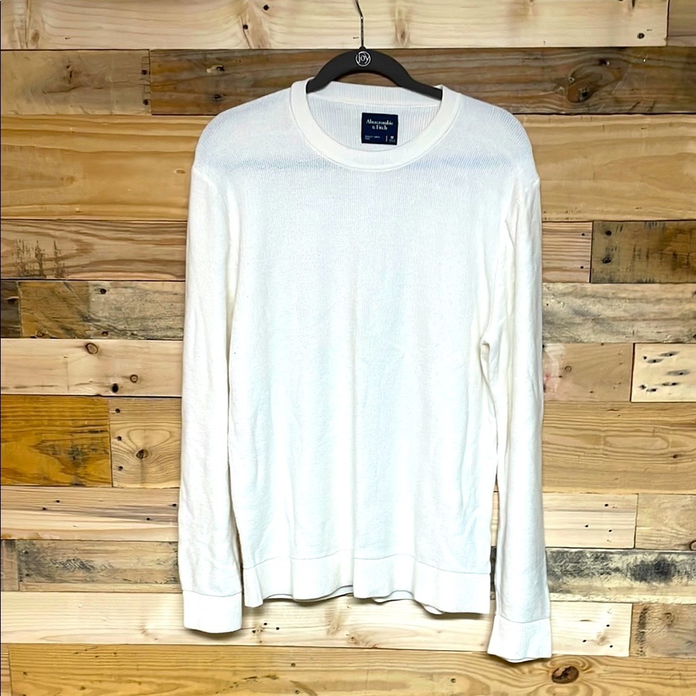 Abercrombie & Fitch size M White Long Sleeve Crewneck Soft and Stretchy Sweater